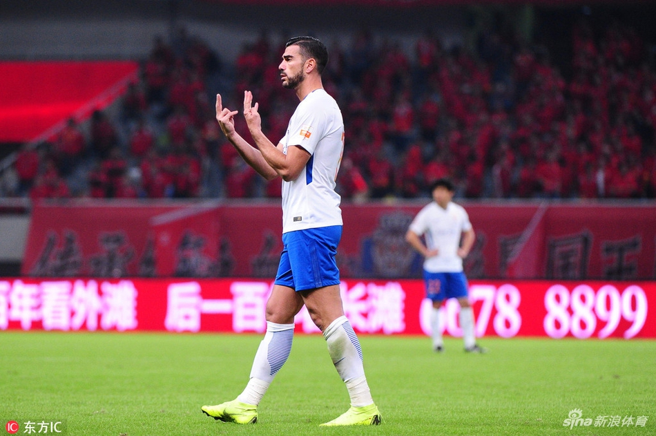 佩莱本场梅开二度