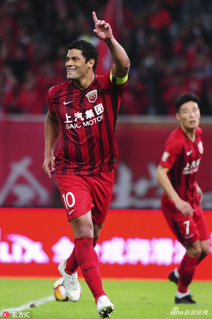 胡尔克庆祝第二球