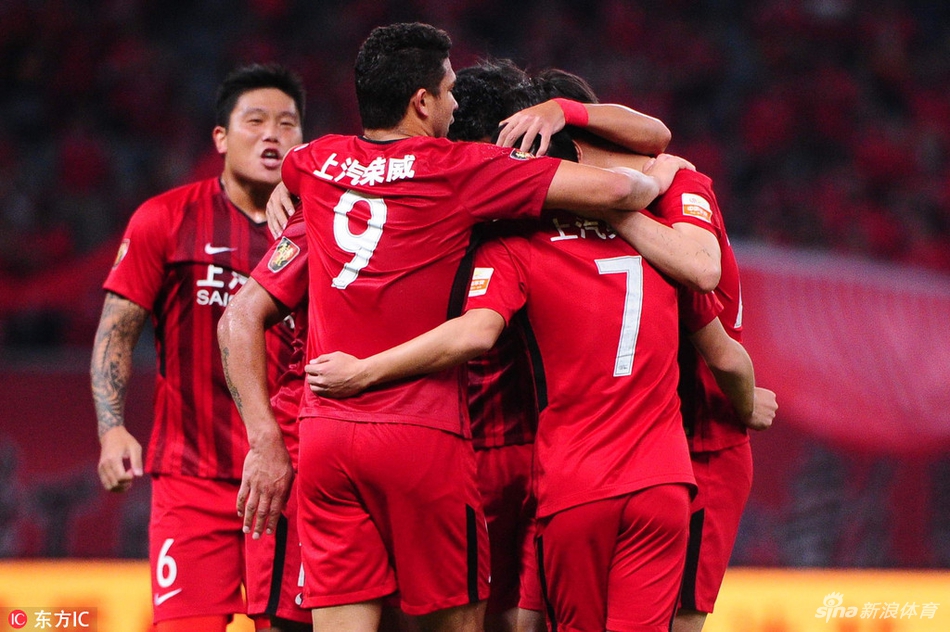上港全队庆祝进球