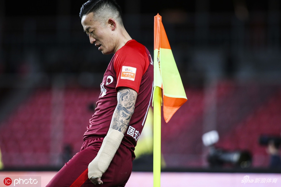 姜至鹏带伤出战