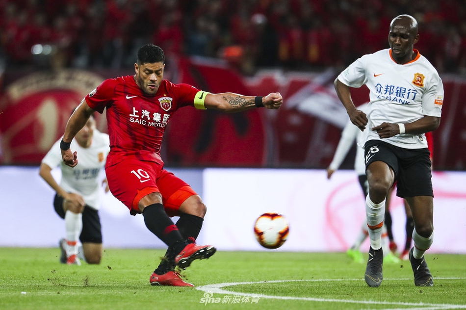 胡尔克攻门瞬间