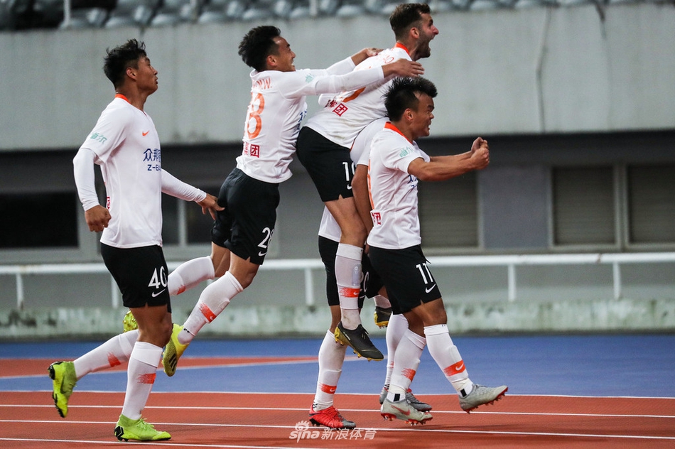 [中超]上海上港2-1武汉卓尔