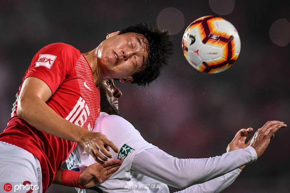 高准翼力压费莱尼争顶