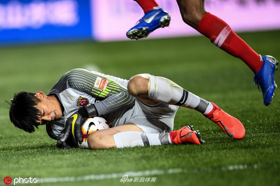 颜骏凌死守球门