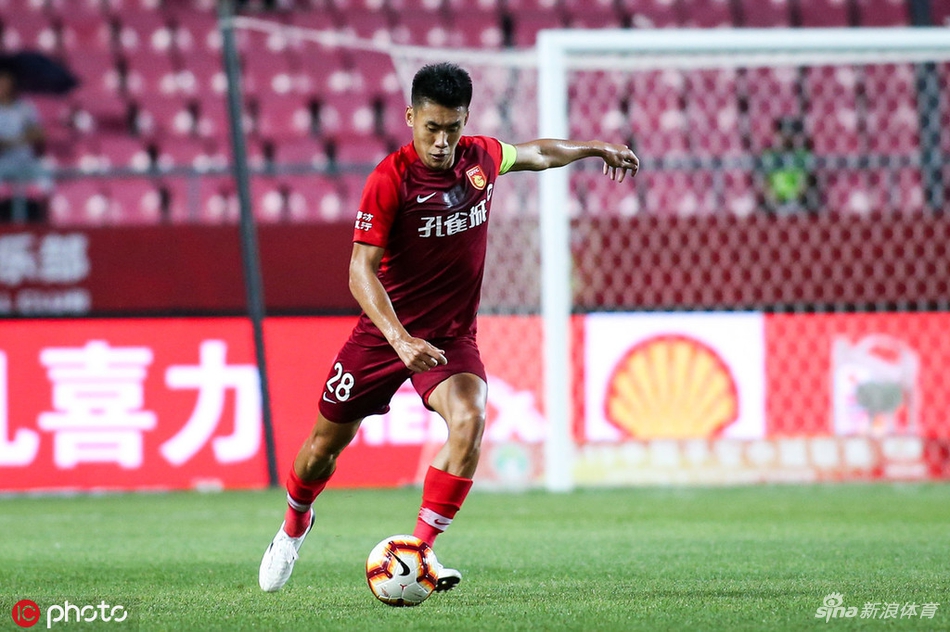 张呈栋传球瞬间