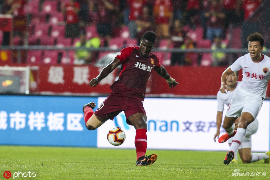 马尔考攻门瞬间