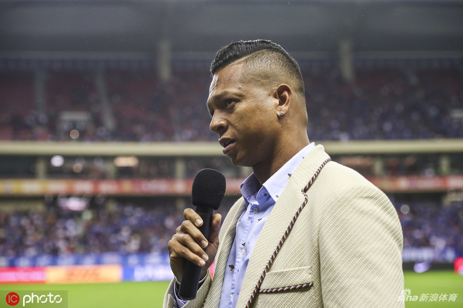 申花为瓜林举办百场纪念暨送别仪式