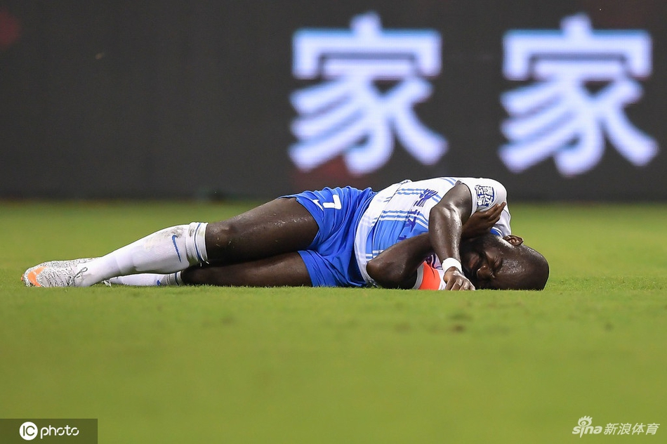 阿奇姆彭肩膀受伤