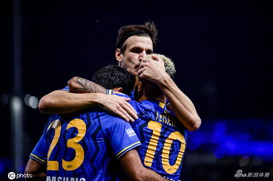 三个火枪手庆祝