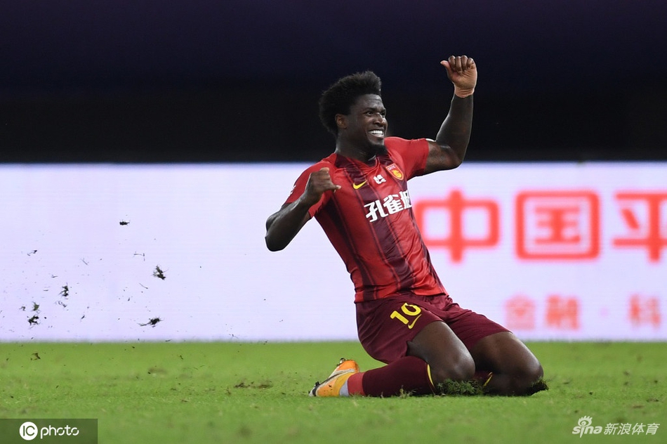 马尔康滑轨庆祝