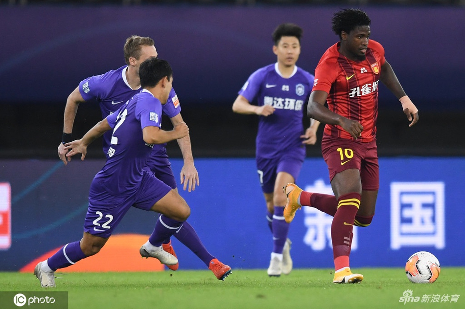 马尔康带球突破