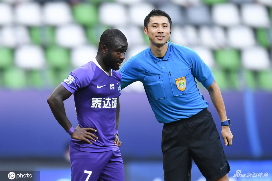 裁判安慰阿奇姆彭