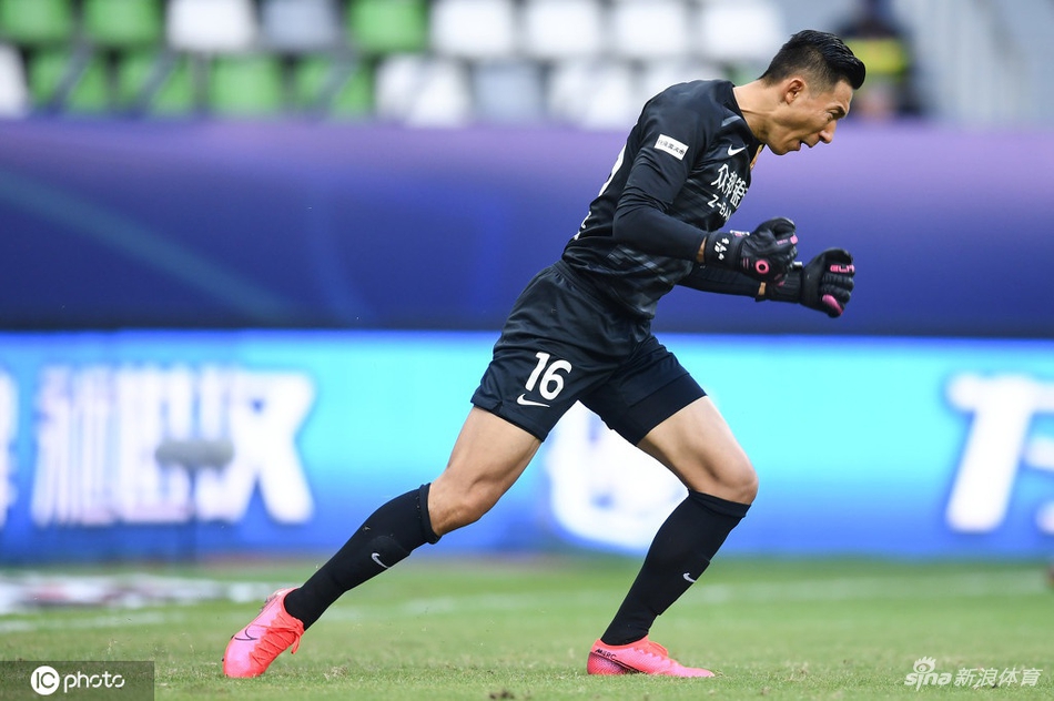 董春雨振臂欢呼