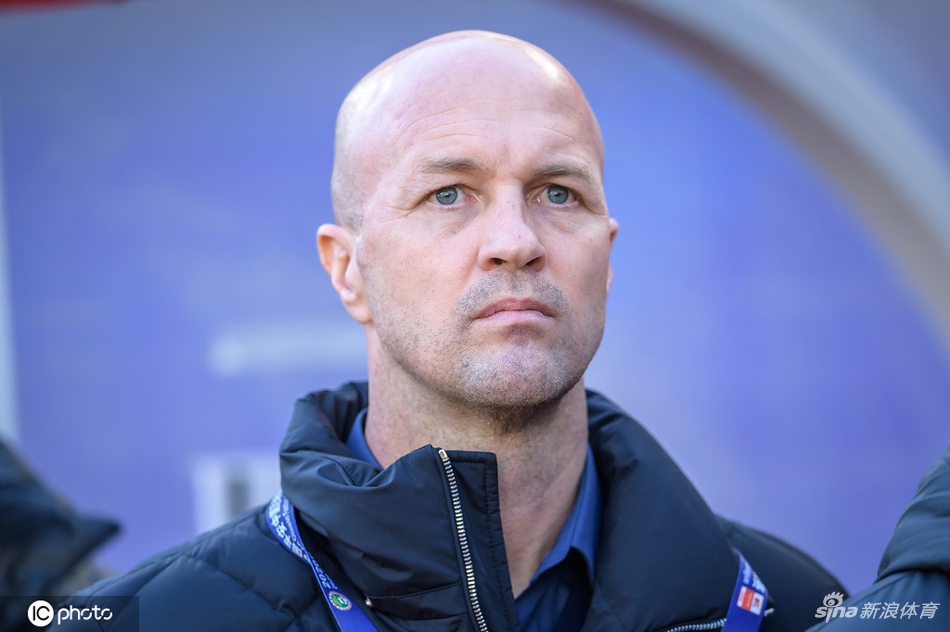 深足主帅小克鲁伊夫