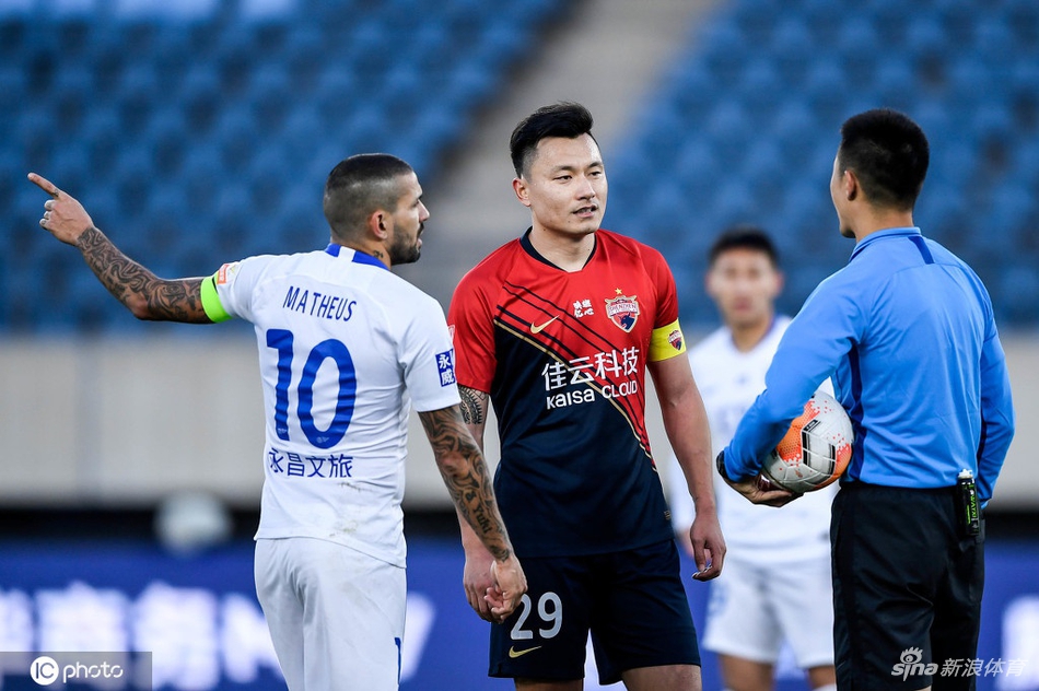 两队长与傅明交流