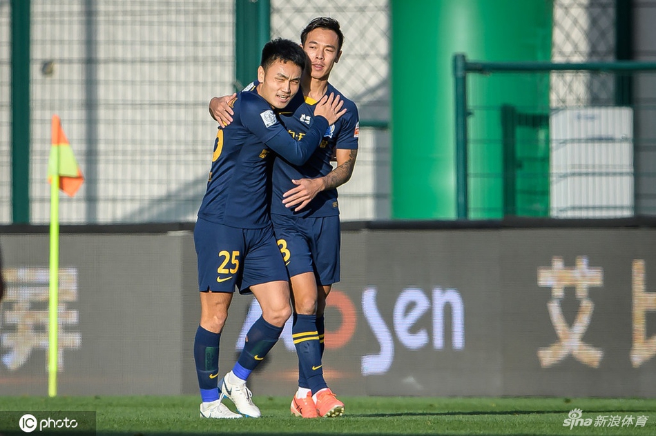 陈哲超和叶楚贵庆祝