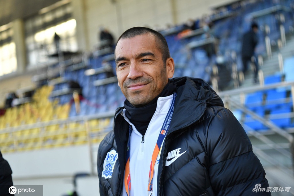 富力主帅范布隆克霍斯特