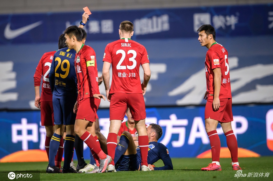 托西奇被红牌罚下