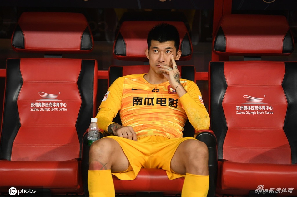 恒大众将赛后难掩失落 卡帅安慰张琳M