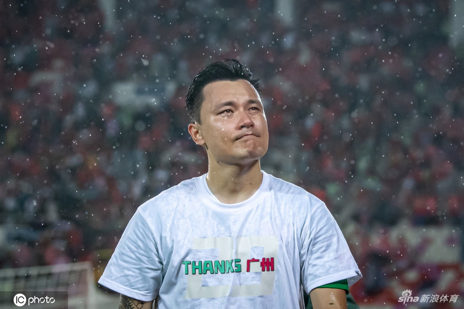 郜林重返天体赛后谢场动情落泪