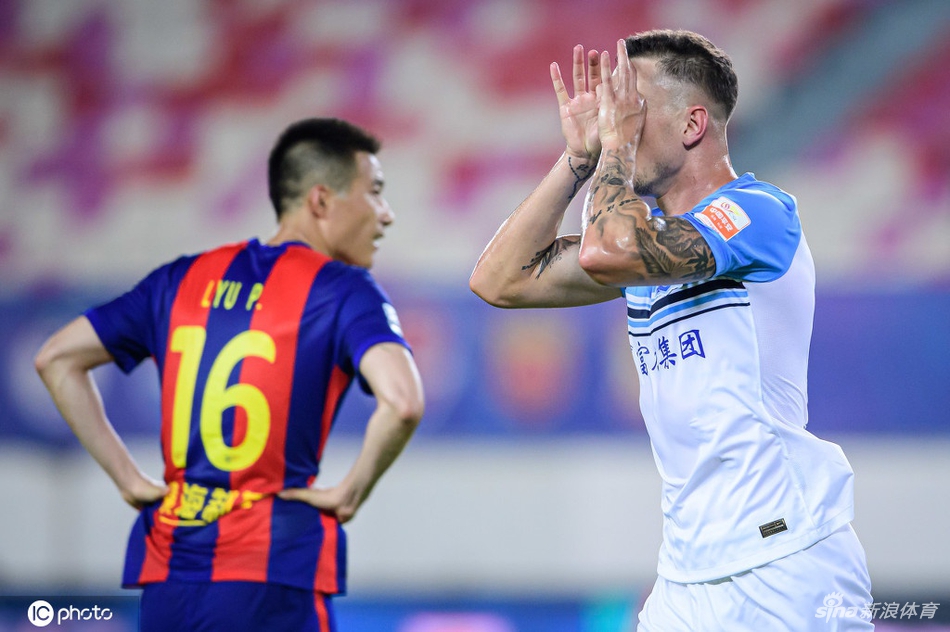 [中超]青岛队0-1广州城
