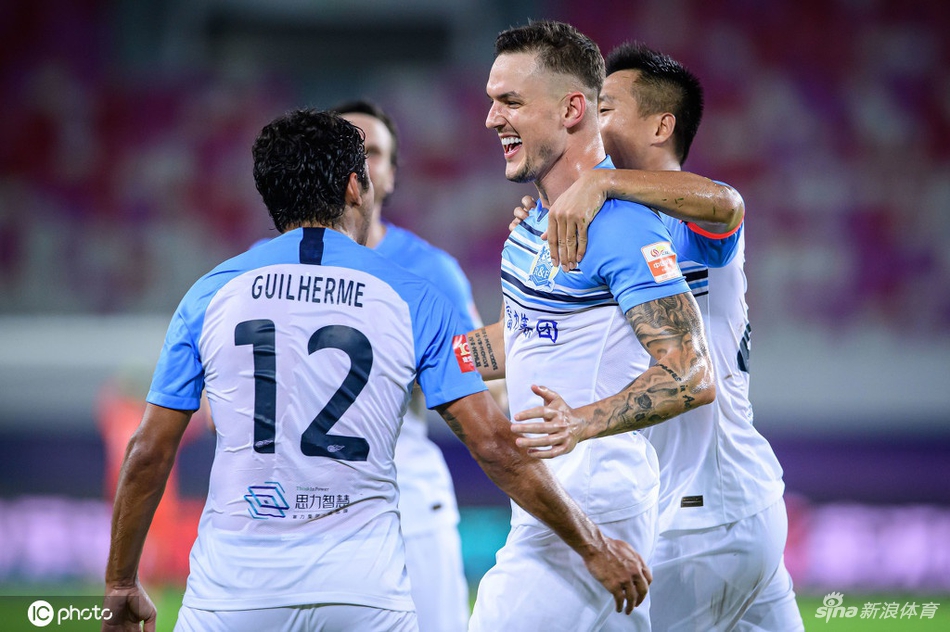 [中超]青岛队0-1广州城