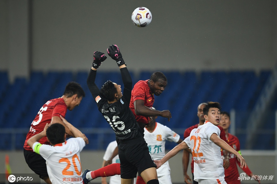 [中超]长春亚泰0-0武汉队