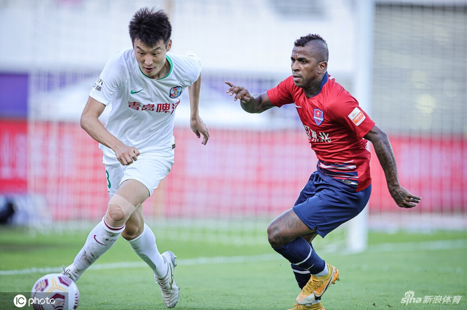 [中超]青岛队1-0重庆两江竞技