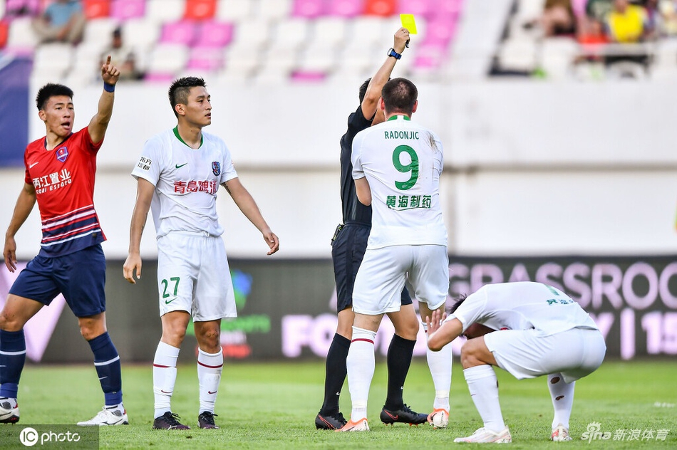 [中超]青岛队1-0重庆两江竞技