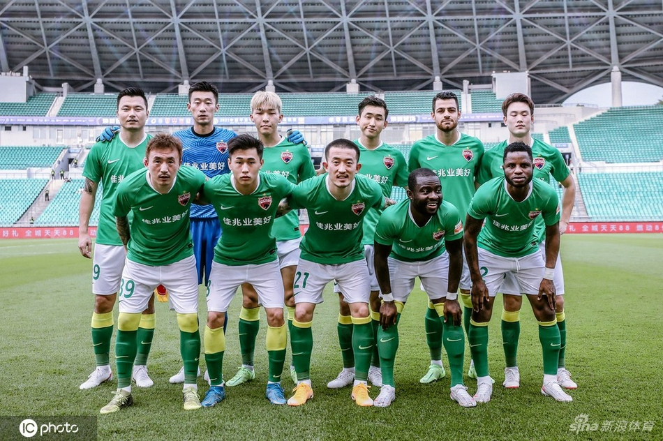 [中超]青岛队1-4深圳队