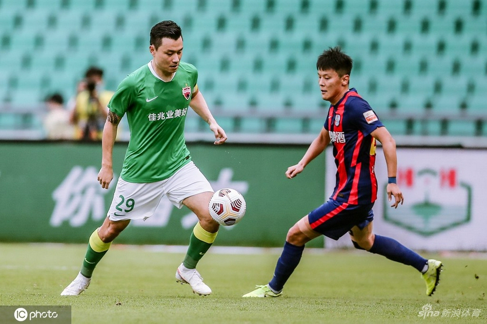 [中超]青岛队1-4深圳队