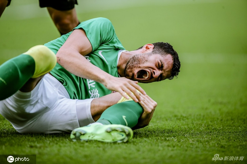 [中超]青岛队1-4深圳队