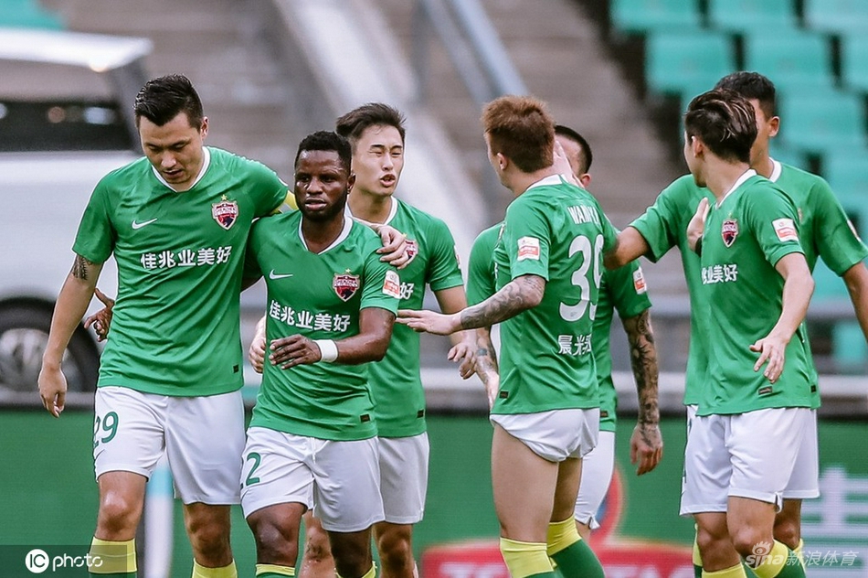 [中超]青岛队1-4深圳队