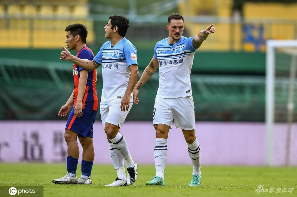 [中超]广州城4-2青岛队