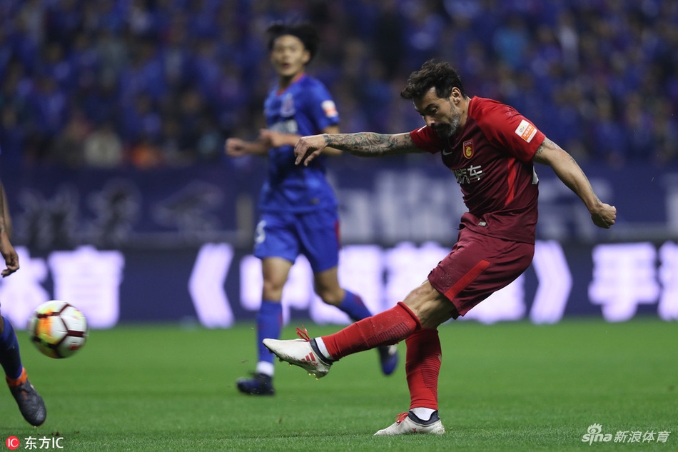 拉维奇攻门瞬间