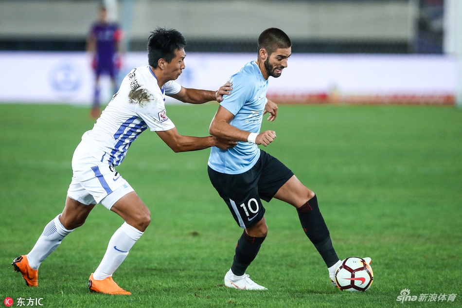 卡拉斯科摆脱对手