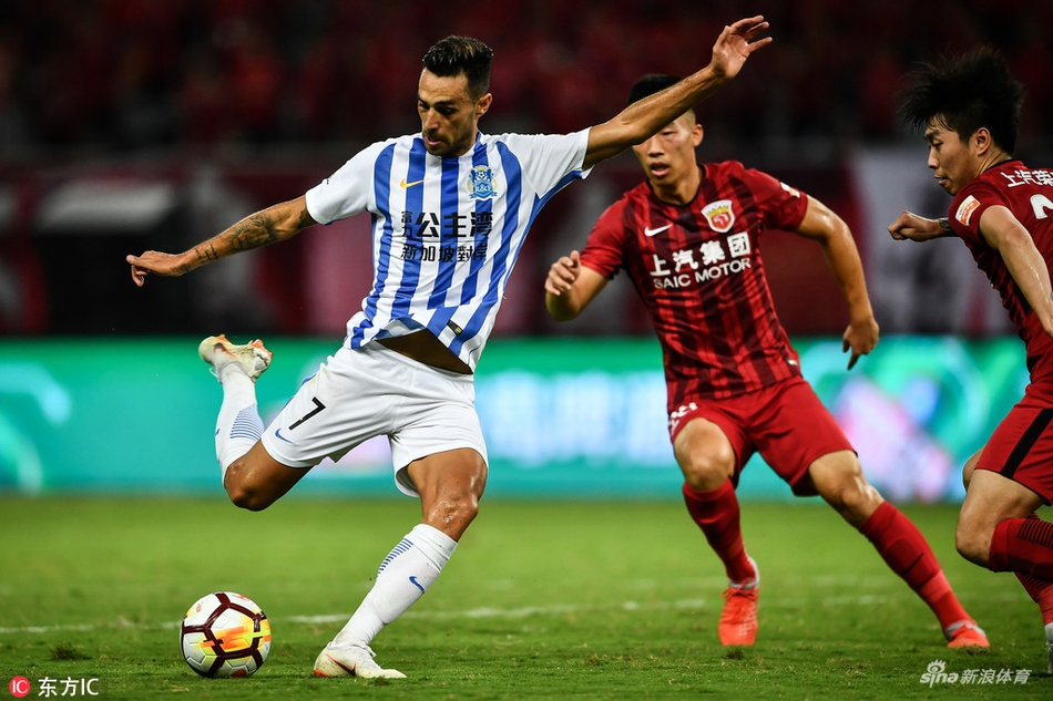 扎哈维攻门瞬间