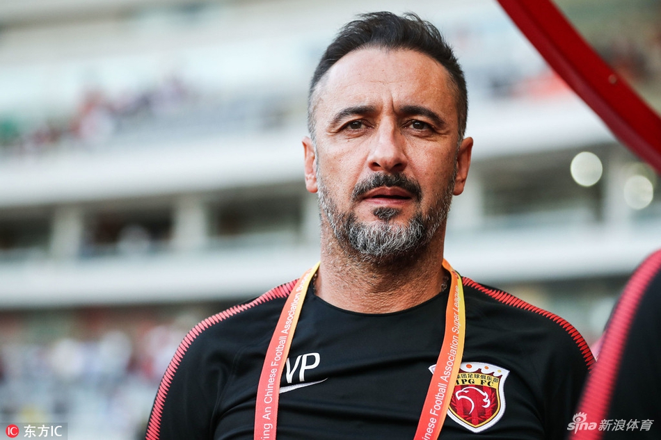 上港主帅佩雷拉