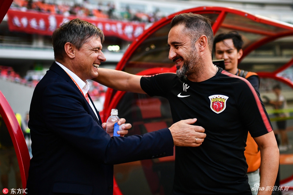 斯托与佩雷拉赛前热聊