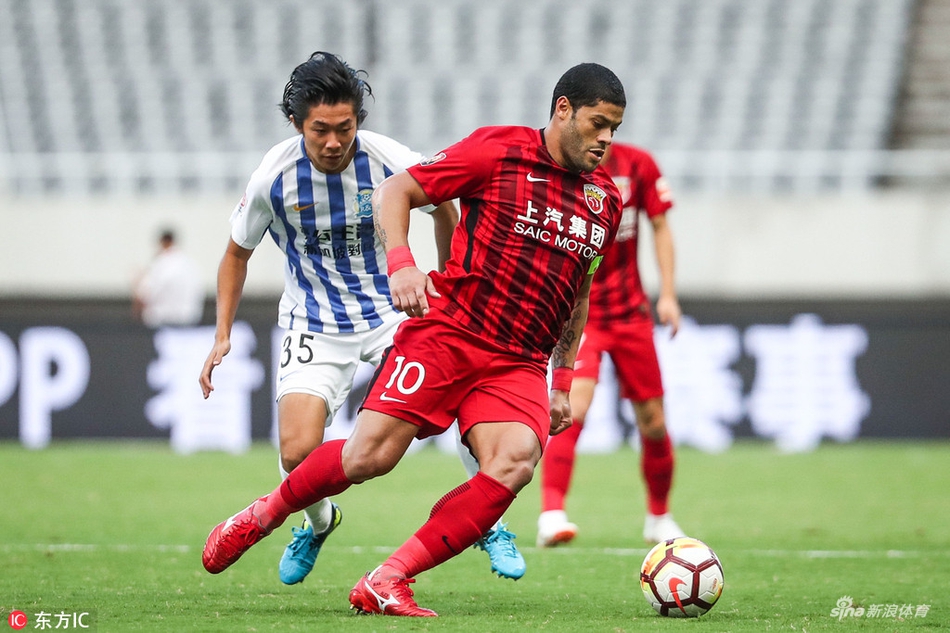 胡尔克带球突破