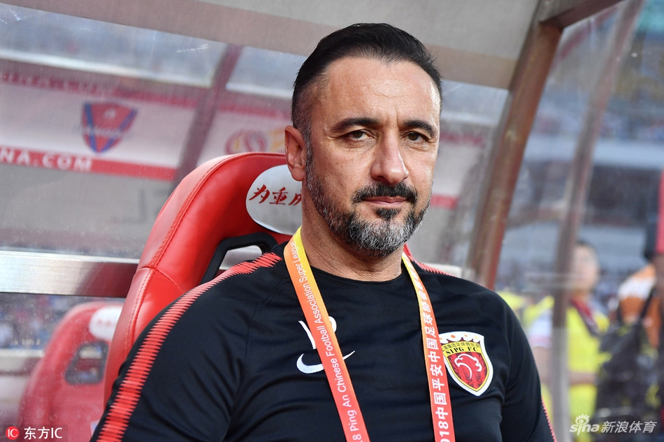 上港主帅佩雷拉