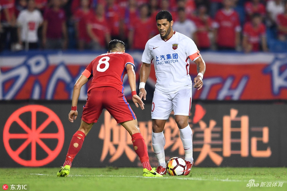 胡尔克面对丁捷防守