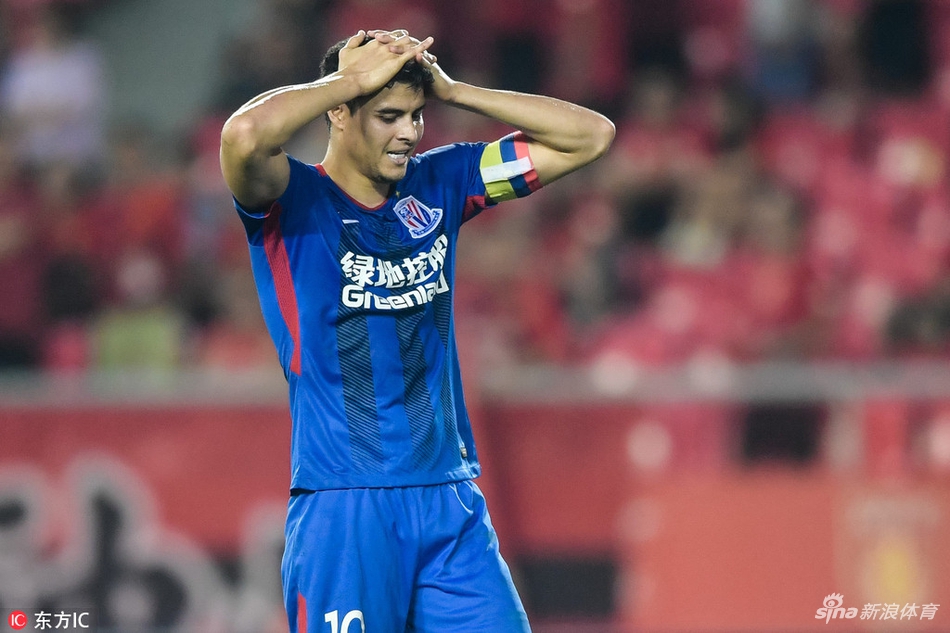 莫雷诺错失点球