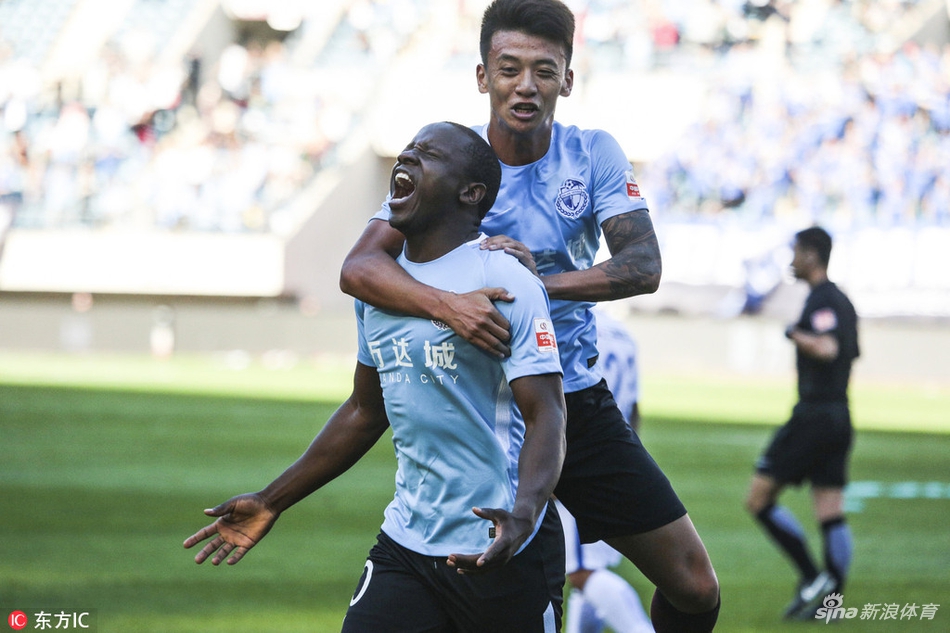 穆谢奎霸气庆祝