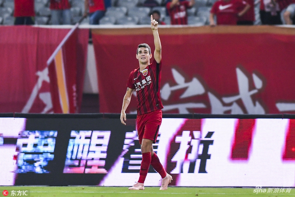 奥斯卡庆祝进球