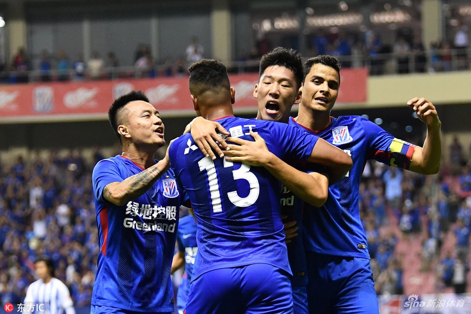 申花球员兴奋庆祝