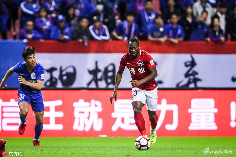 巴索戈带球突破