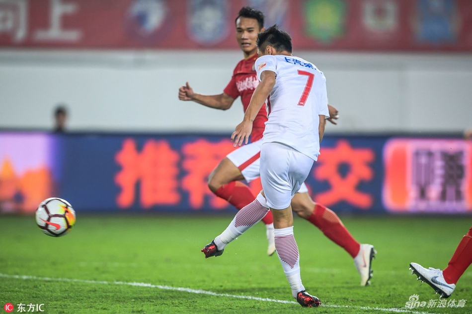 武磊单刀破门瞬间