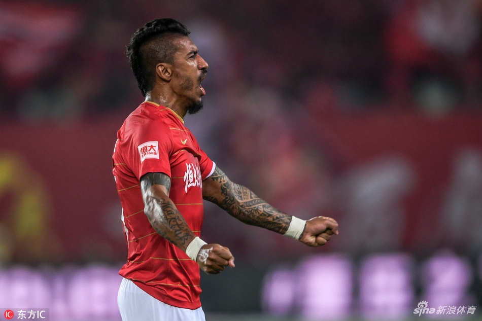 保利尼奥霸气怒吼