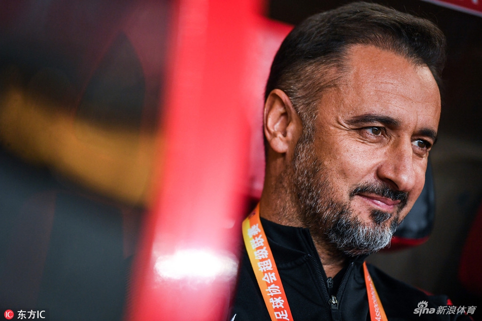 上港主帅佩雷拉